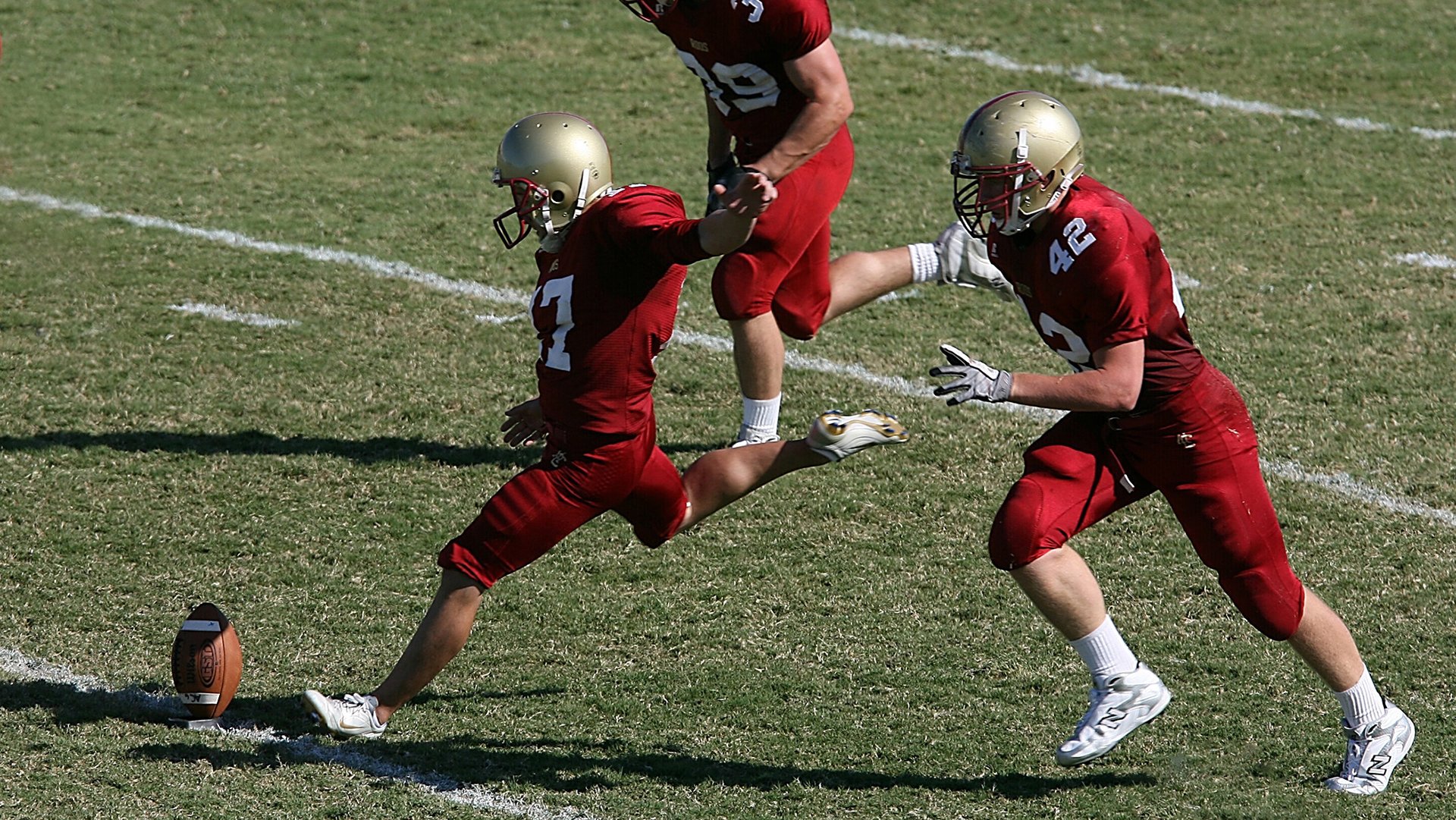 “雨天室内替代跑训练赛” 跑者在走廊和车库坚持计划