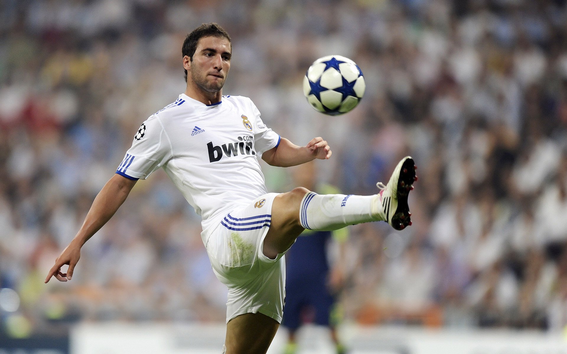 球队门将屡次神扑成为英雄